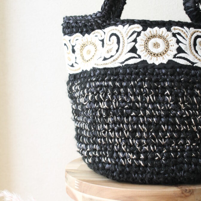 カボチャパフェ＊様♡専用です　　　　　　リボン刺繍フレーム　ハンドメイド リボン刺繍の楕円大きめブローチ | Mam's Heart
