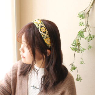 【送料込み】贅沢ハンドメイド✨インド刺繍カチューシャ〈フローラルイエロー〉