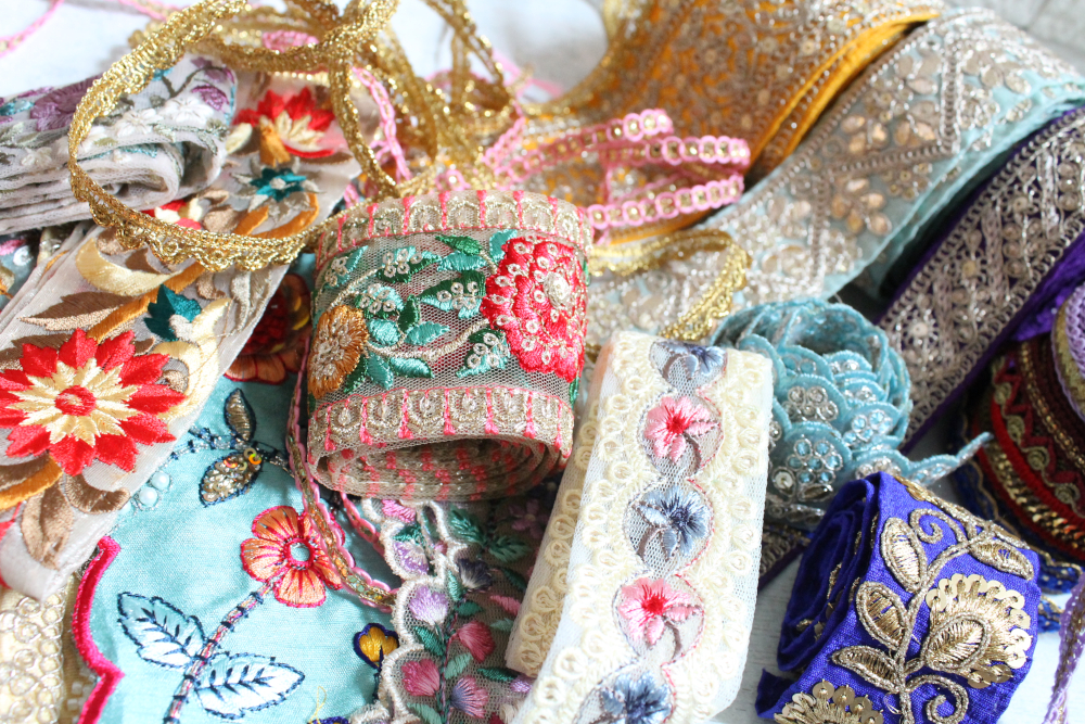 色とりどりのインド刺繍リボン